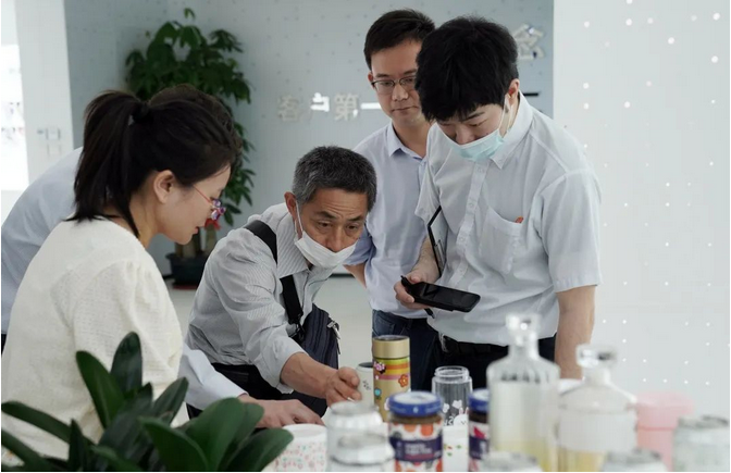 爱普生代表团莅临伟德国际victor1946总部参观交流