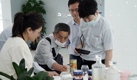 爱普生代表团莅临伟德国际victor1946总部参观交流